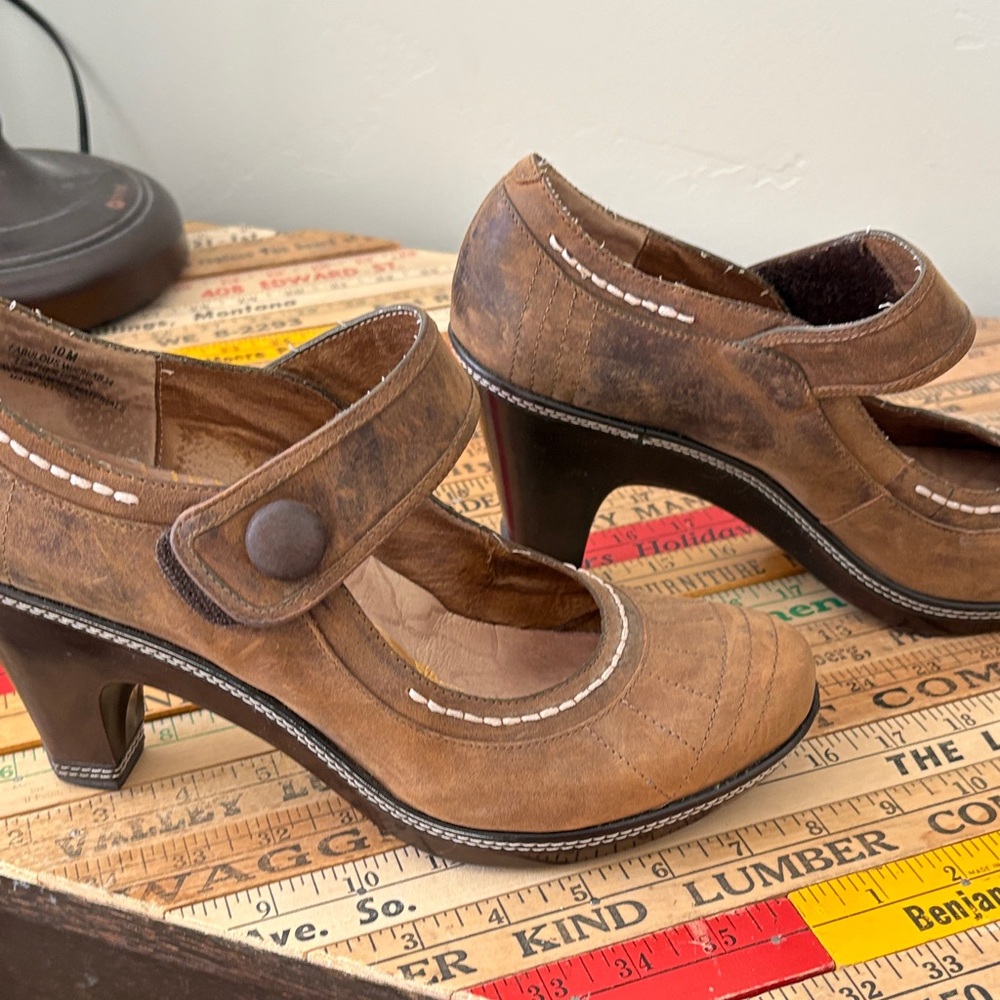 J-41 Mary Jane Women's Shoes - Picture 4 of 9